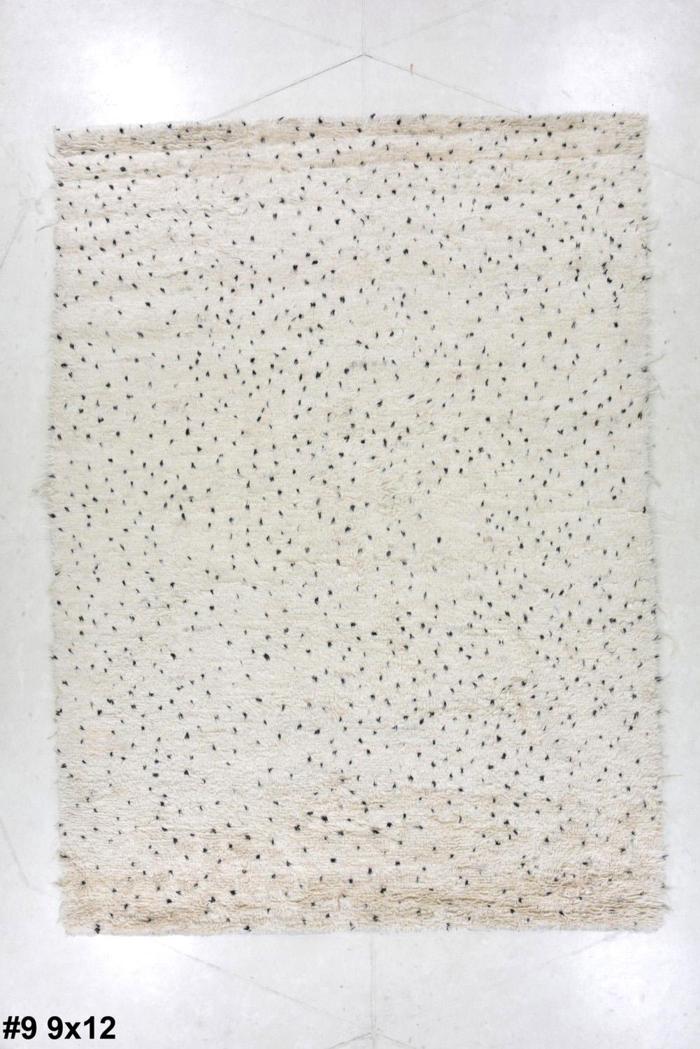 Ismara Silver / White carpet sample