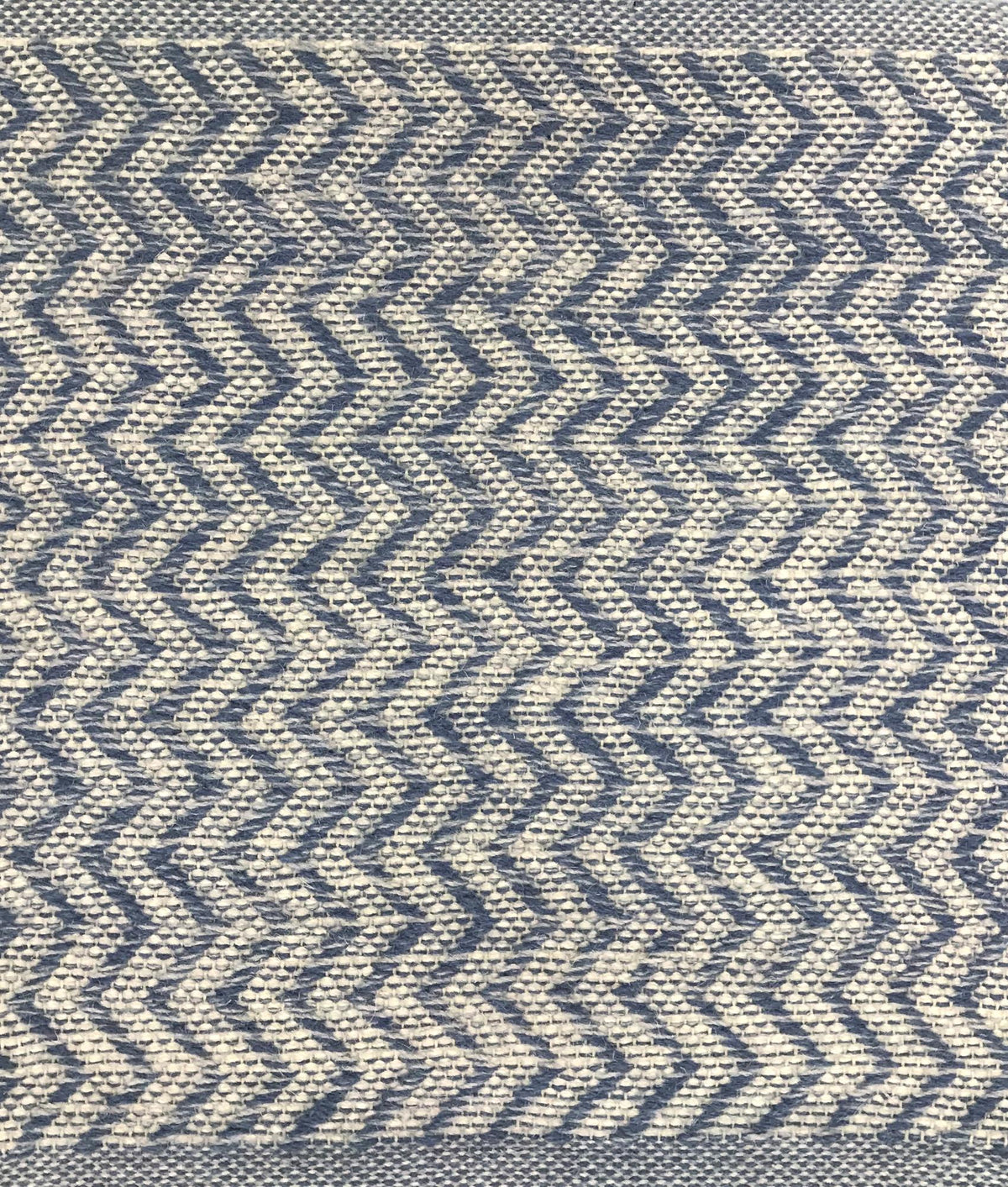 Maristela Gray / Ivory carpet sample