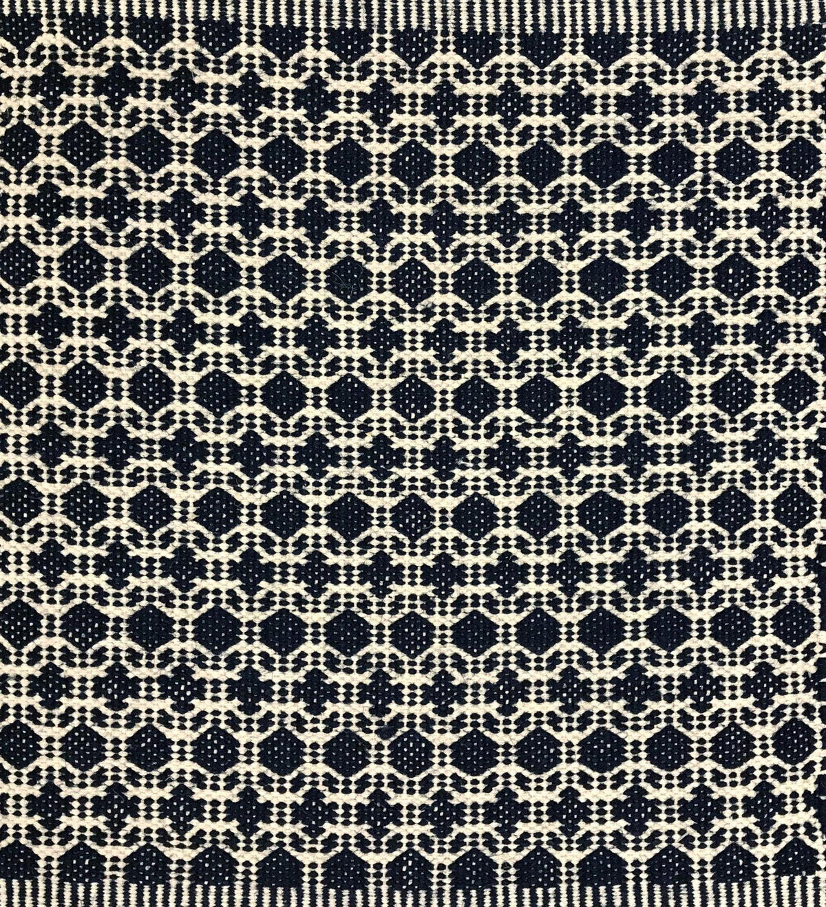 Alderstone Charcoal / Gray / Ivory carpet sample