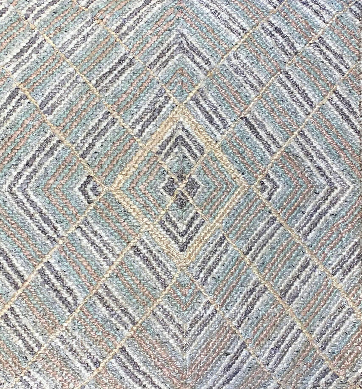 Juniper Vale Gray / Ivory carpet sample